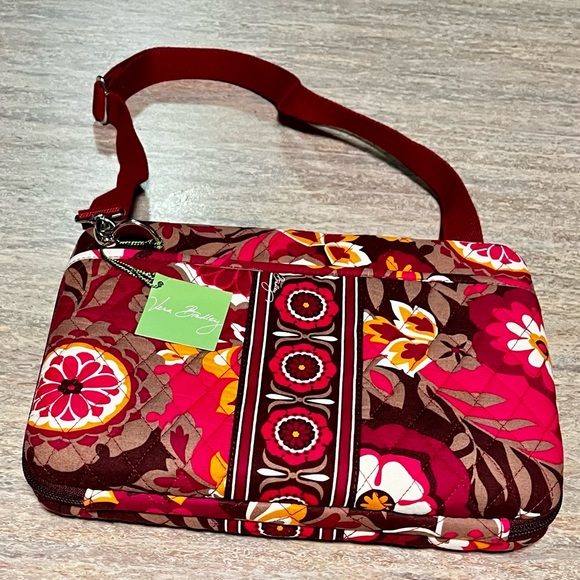 Vera Bradley Handbags - NWT Vera Bradley Carnaby Mini laptop case